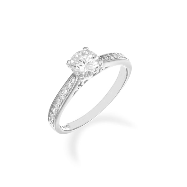 Anello con smeraldo e zirconi bianchi, filigrana in argento sterling Anello con smeraldo e zirconi bianchi, filigrana in argento sterling